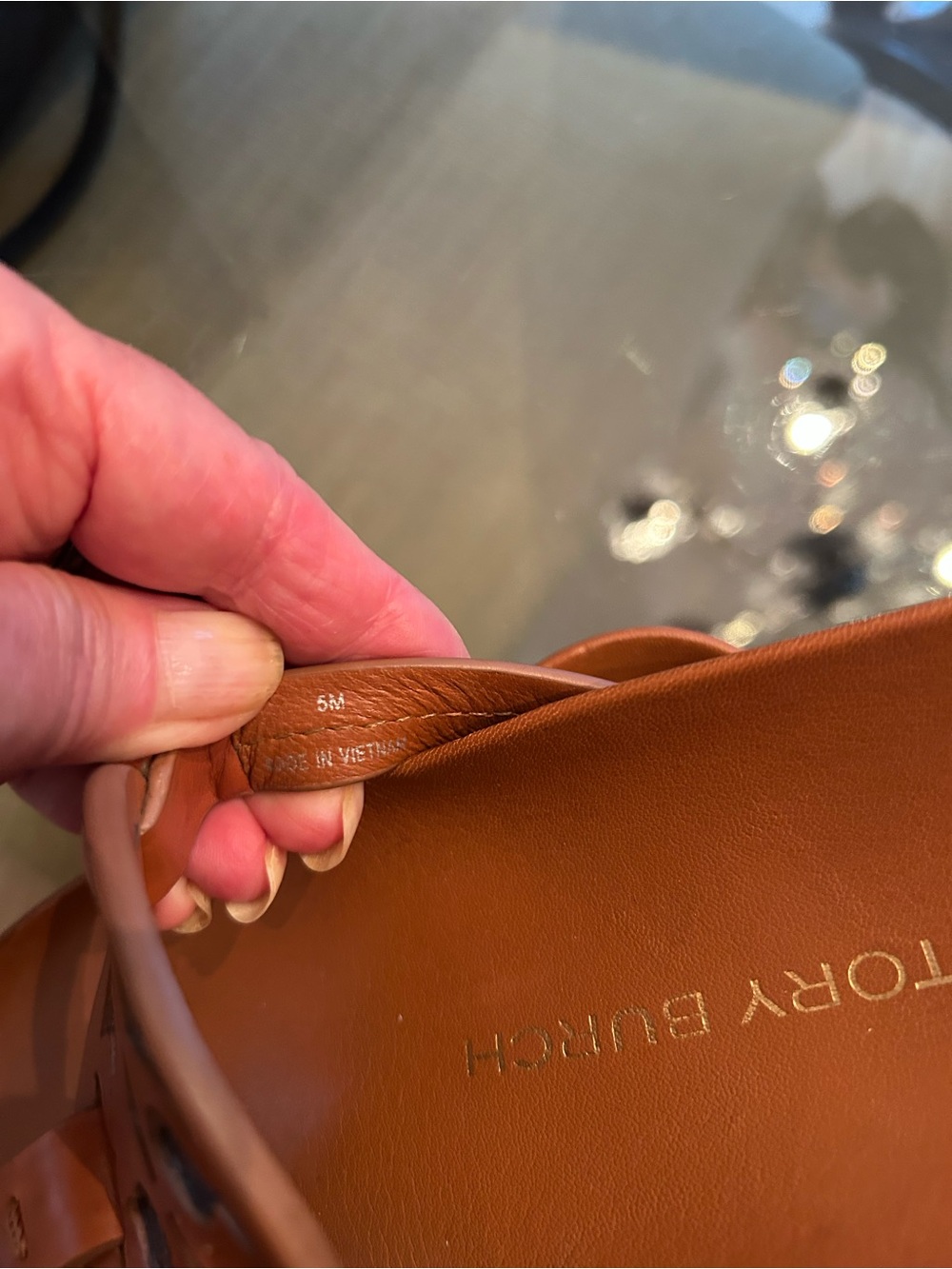 Tory Burch Burnt Brown Leather Logo Thong Sandals Size 5.5 excellent condition - Picture 6 of 6